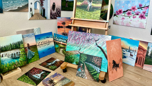 My intro to my youtube channel from my studio